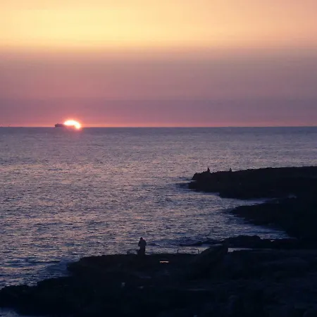 בית אירוח White In A Seaview *